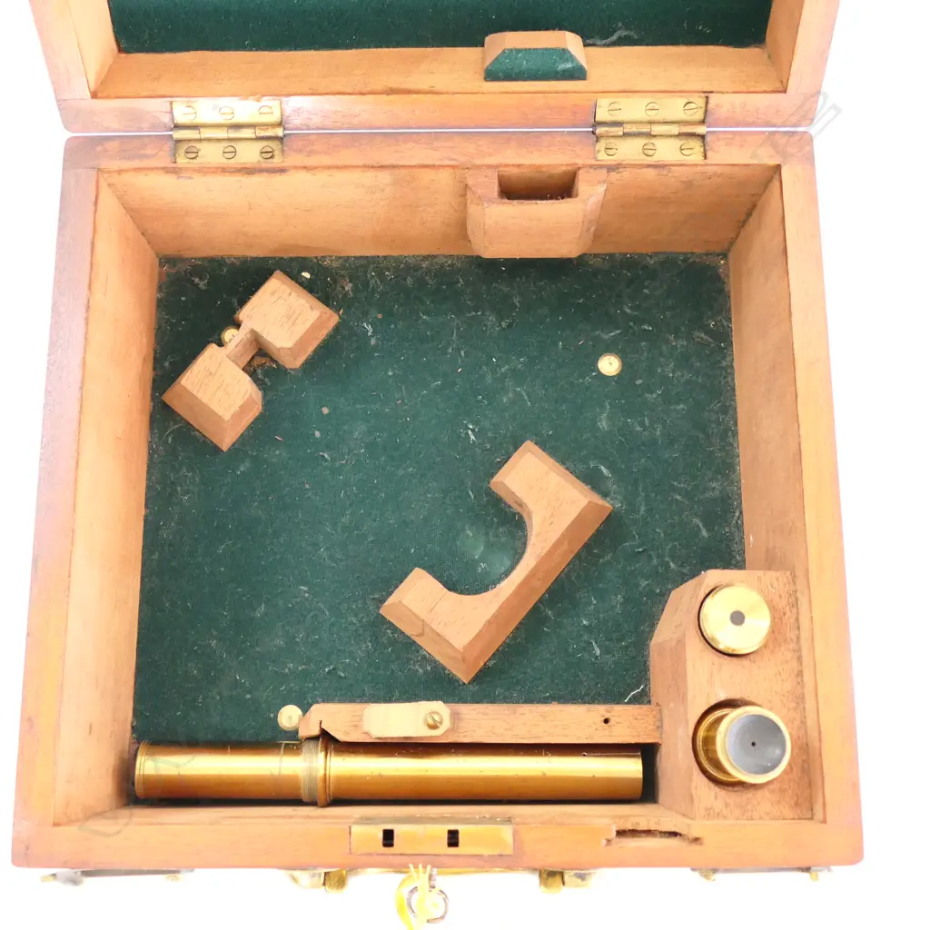UN-NAMED SEXTANT IN MAHOGANY BOX Image 1++